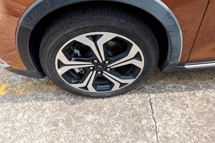 Used Ford Focus 2021 EcoBoost 180 Automatic Hunter Edition Left Front Wheel Hub