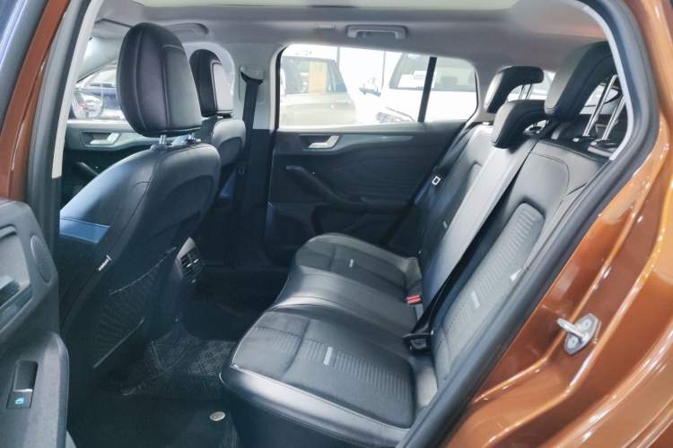 Used Ford Focus 2021 EcoBoost 180 Automatic Hunter Edition Interior 4