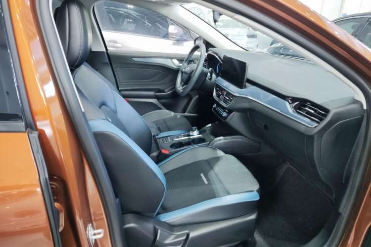 Used Ford Focus 2021 EcoBoost 180 Automatic Hunter Edition Interior 7