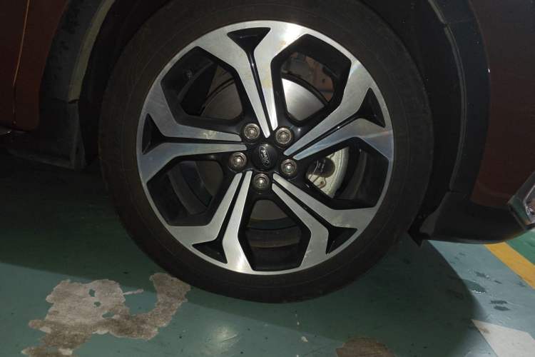 Used Ford Focus 2021 EcoBoost 180 Automatic Hunter Edition Right Front Wheel Hub