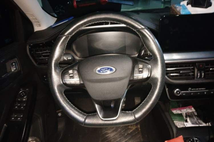 Used Ford Focus 2021 EcoBoost 180 Automatic Hunter Edition Steering Wheel