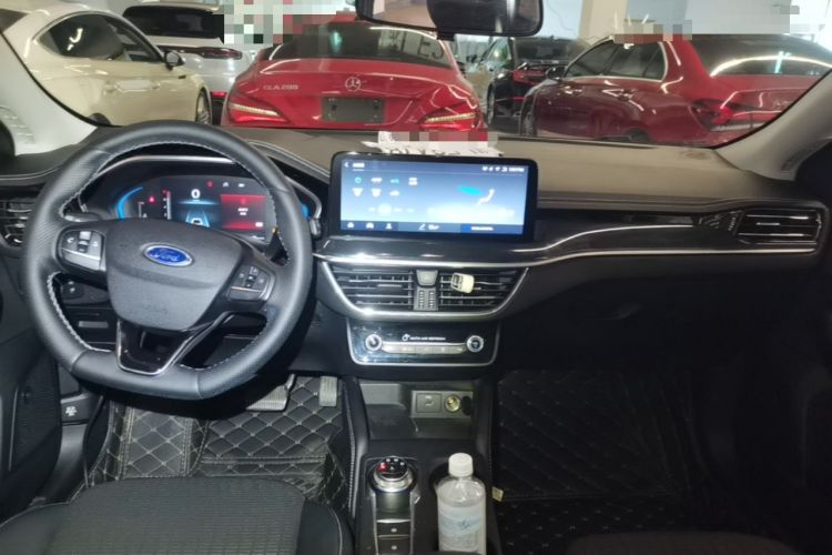 Used Ford Focus 2021 Hatchback EcoBoost 180 Automatic Titanium Edition Center Console