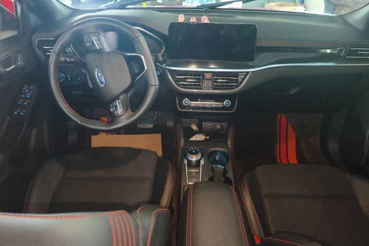 Used Ford Focus 2021 Sedan EcoBoost 180 Automatic ST Line Center Console
