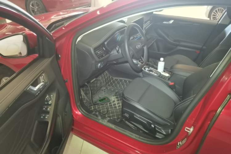 Used Ford Focus 2021 Hatchback EcoBoost 180 Automatic Titanium Edition Driver Seat