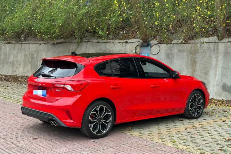 Used Ford Focus 2021 Hatchback EcoBoost 180 Automatic ST Line Exterior 3