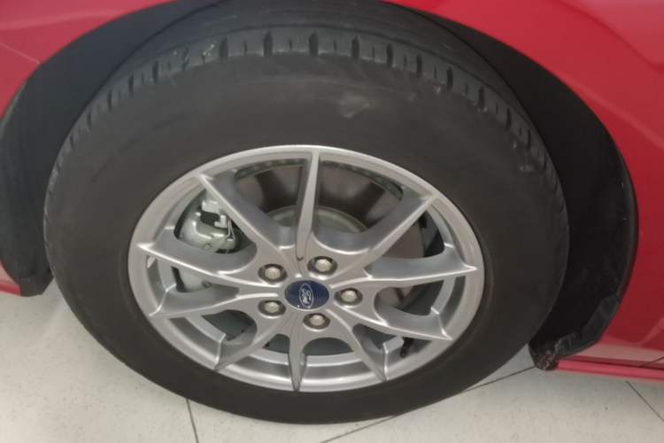 Used Ford Focus 2021 Hatchback EcoBoost 180 Automatic Titanium Edition Exterior 4