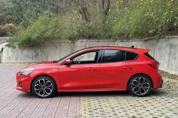 Used Ford Focus 2021 Hatchback EcoBoost 180 Automatic ST Line Exterior 5