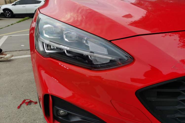 Used Ford Focus 2021 Hatchback EcoBoost 180 Automatic ST Line Exterior 6