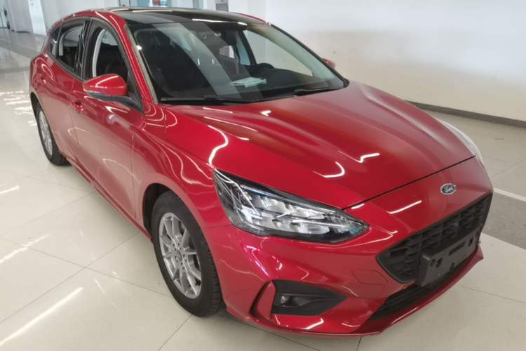Used Ford Focus 2021 Hatchback EcoBoost 180 Automatic Titanium Edition Front Right 45 Deg