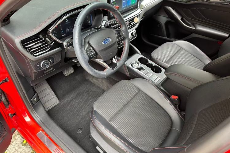 Used Ford Focus 2021 Hatchback EcoBoost 180 Automatic ST Line Interior 1