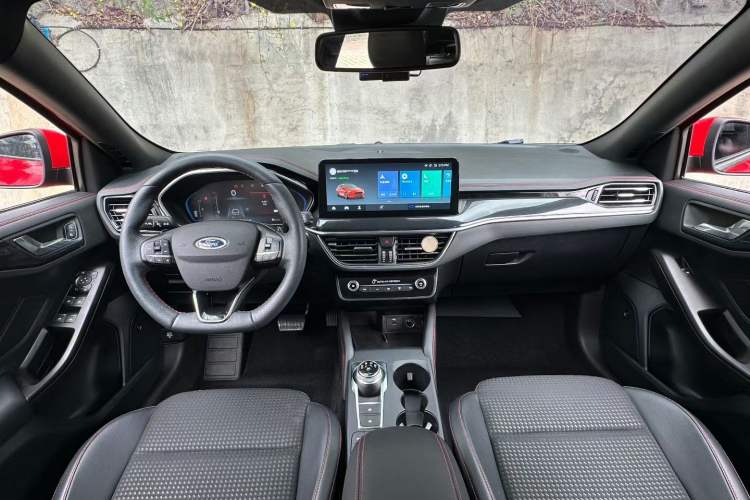 Used Ford Focus 2021 Hatchback EcoBoost 180 Automatic ST Line Interior 3