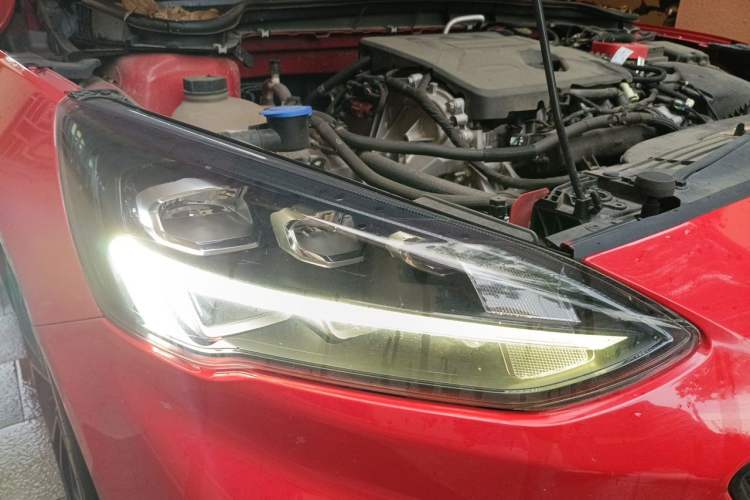 Used Ford Focus 2021 Hatchback EcoBoost 180 Automatic ST Line Right Front Headlight