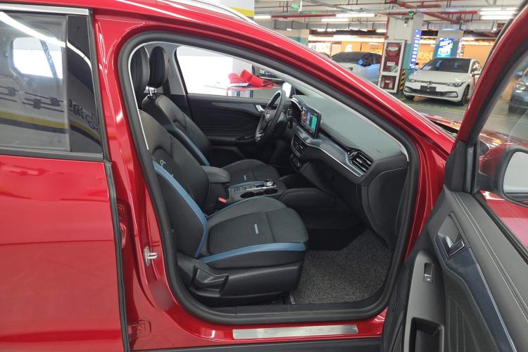 Used Ford Focus 2021 EcoBoost 180 Automatic Hunter Edition Right Front Seat