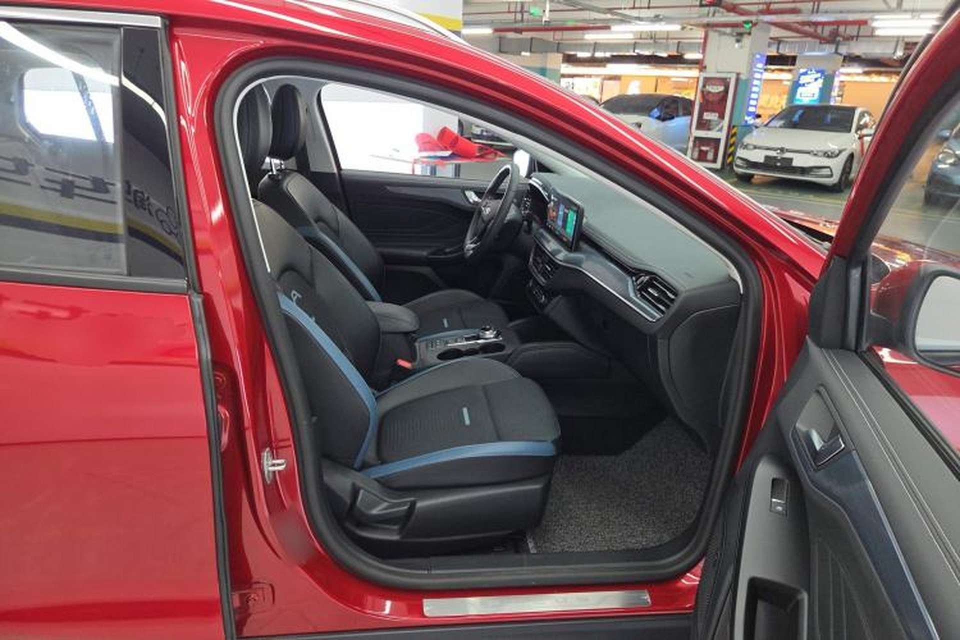Used Ford Focus 2021 EcoBoost 180 Automatic Hunter Edition Right Front Seat