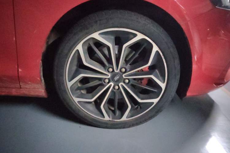 Used Ford Focus 2021 Sedan EcoBoost 180 Automatic ST Line Right Front Wheel Hub