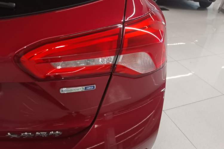Used Ford Focus 2021 Hatchback EcoBoost 180 Automatic Titanium Edition Right Rear Taillight