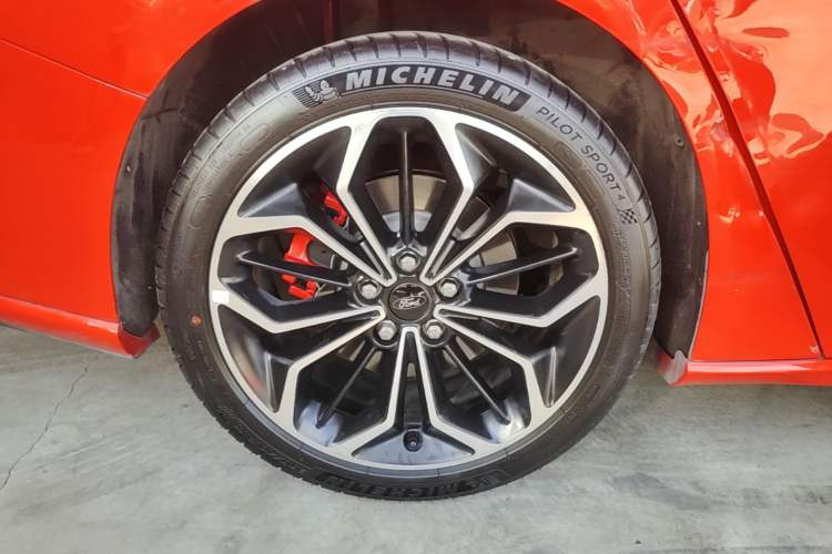 Used Ford Focus 2021 Sedan EcoBoost 180 Automatic ST Line Right Rear Wheel Hub