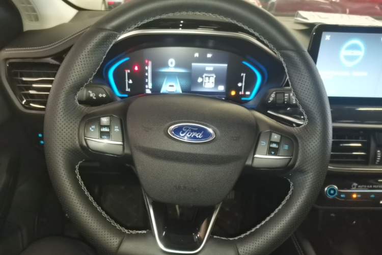 Used Ford Focus 2021 Hatchback EcoBoost 180 Automatic Titanium Edition Steering Wheel