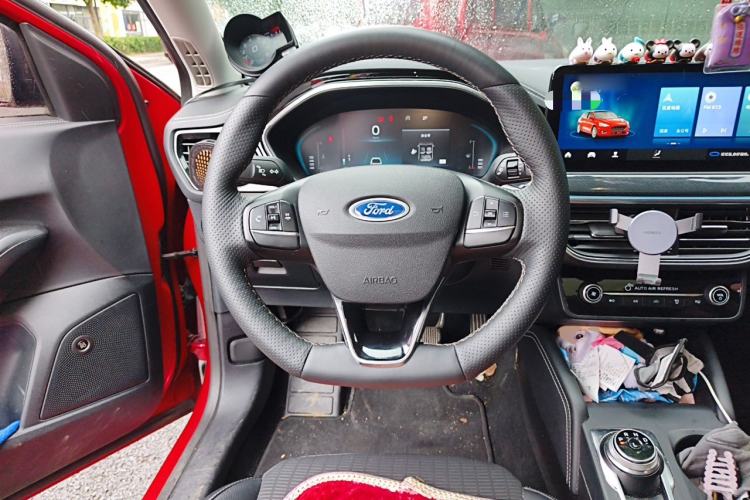 Used Ford Focus 2021 Hatchback EcoBoost 180 Automatic Titanium Edition Steering Wheel