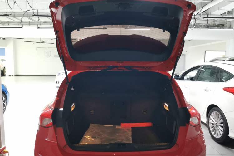Used Ford Focus 2021 Hatchback EcoBoost 180 Automatic ST Line Trunk