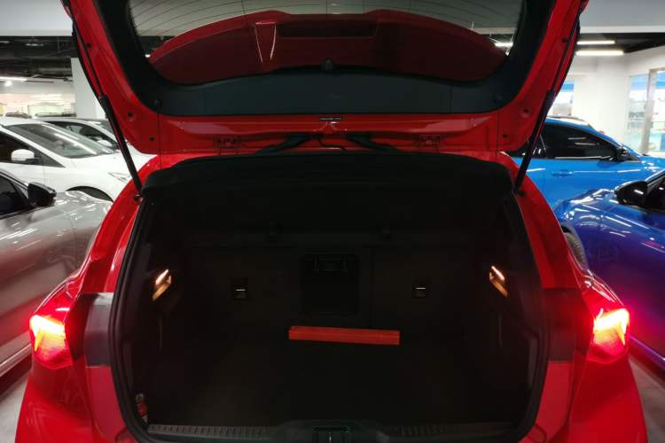 Used Ford Focus 2021 Hatchback EcoBoost 180 Automatic ST Line Trunk