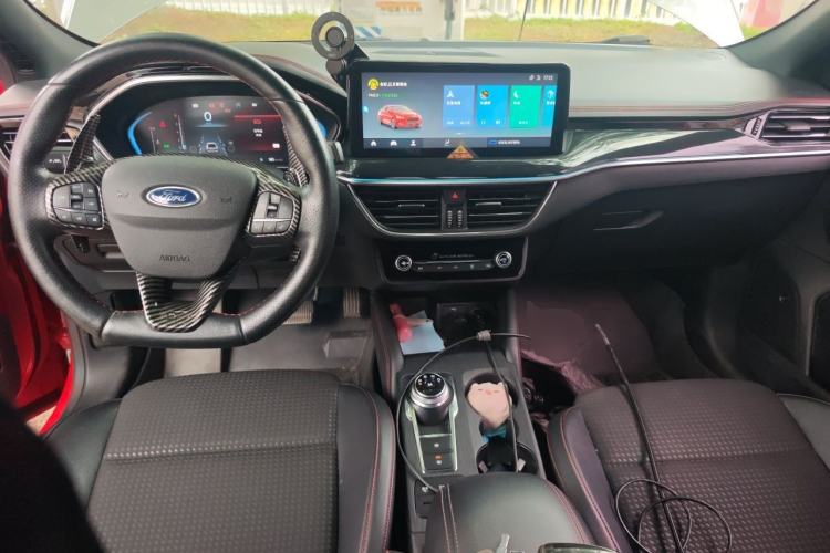 Used Ford Focus 2021 Sedan EcoBoost 180 Automatic ST Line Center Console