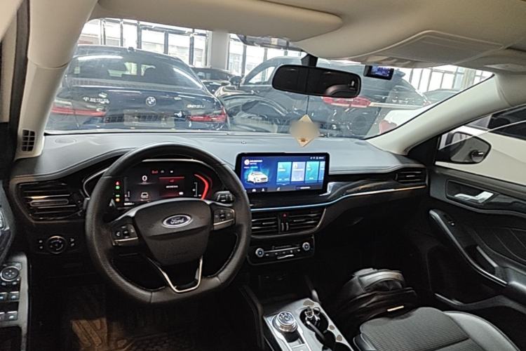Used Ford Focus 2021 Hatchback EcoBoost 180 Automatic Titanium Edition Center Console