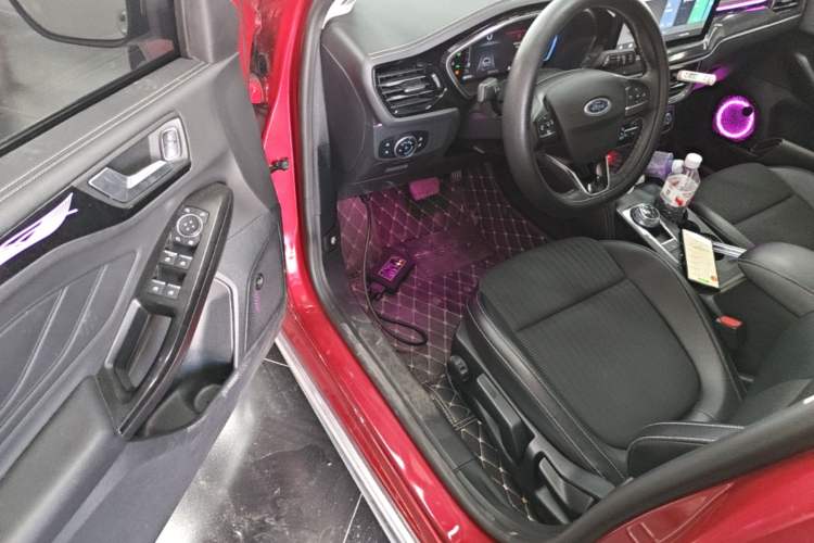 Used Ford Focus 2021 Hatchback EcoBoost 180 Automatic Titanium Edition Driver Seat