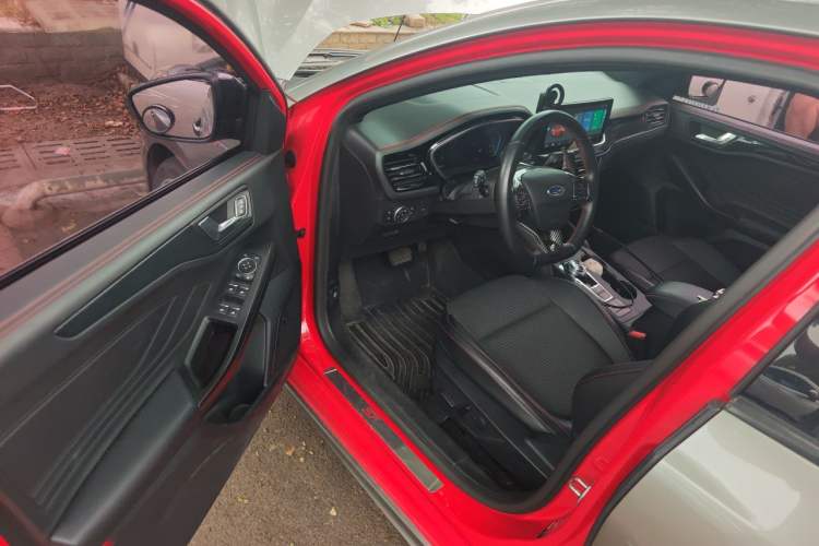 Used Ford Focus 2021 Sedan EcoBoost 180 Automatic ST Line Driver Seat