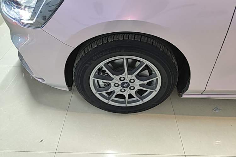 Used Ford Focus 2021 Hatchback EcoBoost 180 Automatic Titanium Edition Left Front Wheel Hub