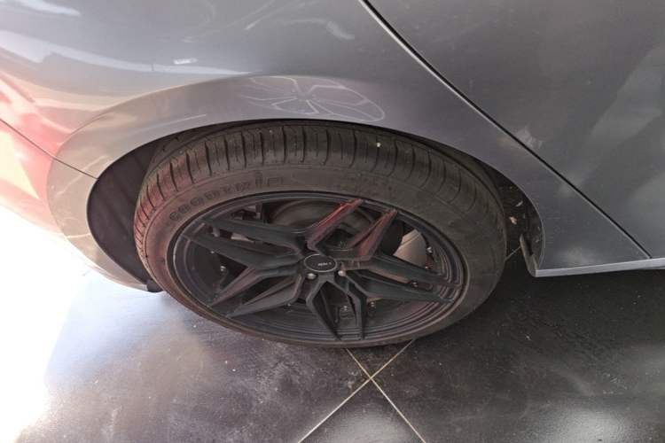 Used Ford Focus 2021 Hatchback EcoBoost 180 Automatic Titanium Edition Right Rear Wheel Hub