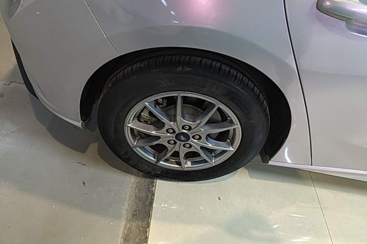 Used Ford Focus 2021 Hatchback EcoBoost 180 Automatic Titanium Edition Right Rear Wheel Hub