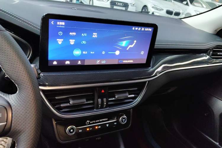 Used Ford Focus 2021 Hatchback EcoBoost 180 Automatic Titanium Edition Audio And AC Panel