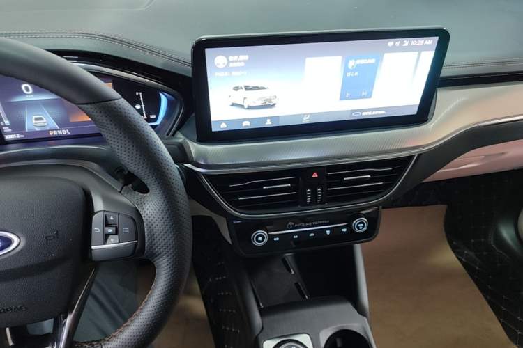 Used Ford Focus 2021 Sedan EcoBoost 180 Automatic Trendy Model Audio And AC Panel