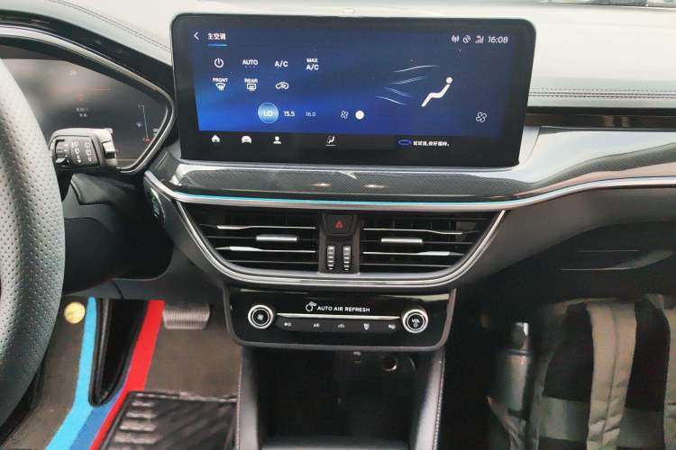 Used Ford Focus 2021 Hatchback EcoBoost 180 Automatic Titanium Edition Audio And AC Panel