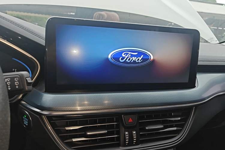 Used Ford Focus 2021 EcoBoost 180 Automatic Hunter Edition Audio And AC Panel