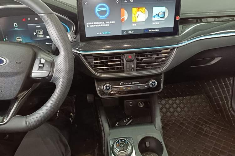 Used Ford Focus 2021 Hatchback EcoBoost 180 Automatic Titanium Edition Audio And AC Panel