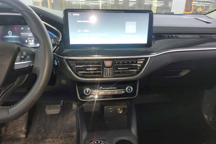 Used Ford Focus 2021 Hatchback EcoBoost 180 Automatic Titanium Edition Audio And AC Panel
