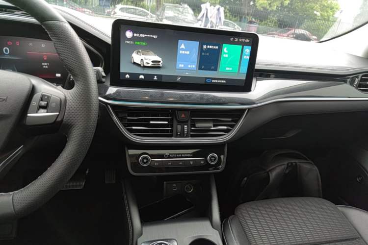 Used Ford Focus 2021 Hatchback EcoBoost 180 Automatic Titanium Edition Audio And AC Panel