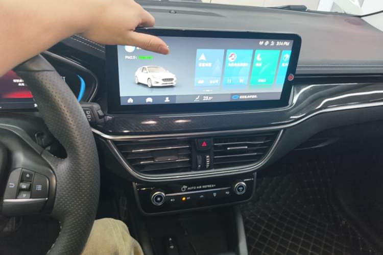 Used Ford Focus 2021 Hatchback EcoBoost 180 Automatic Titanium Edition Audio And AC Panel