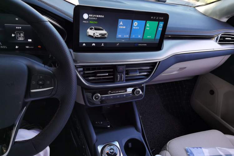 Used Ford Focus 2021 Sedan EcoBoost 180 Automatic Trendy Model Audio And AC Panel
