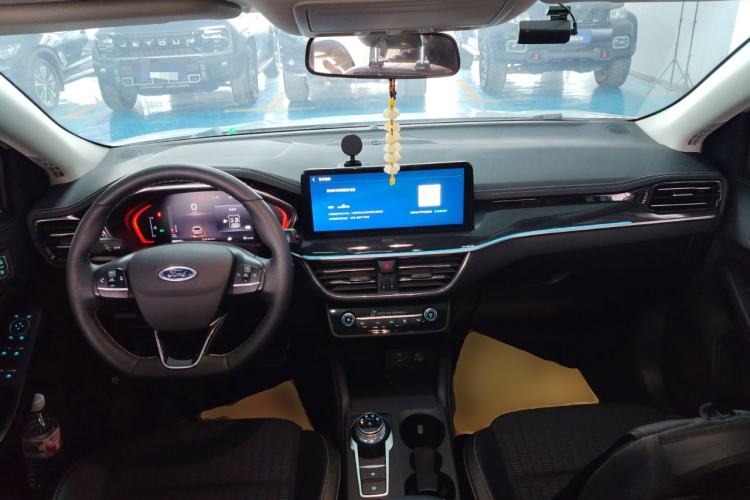 Used Ford Focus 2021 Hatchback EcoBoost 180 Automatic Titanium Edition Center Console