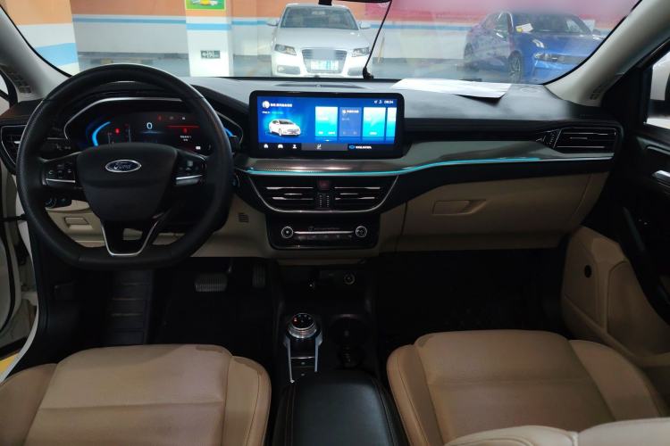 Used Ford Focus 2021 Sedan EcoBoost 180 Automatic Trendy Model Center Console