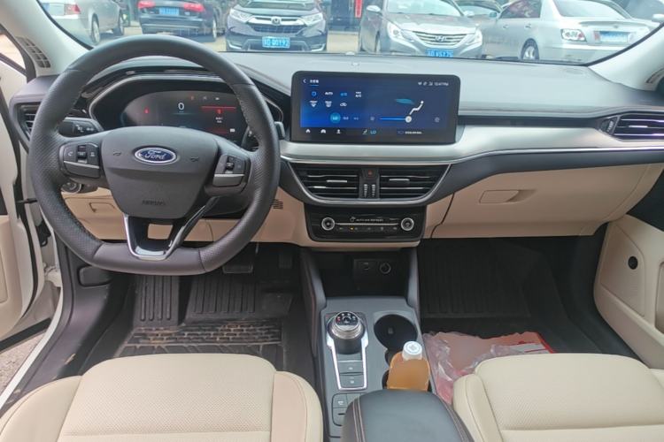 Used Ford Focus 2021 Sedan EcoBoost 180 Automatic Trendy Model Center Console