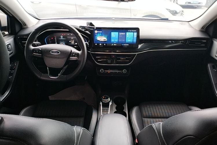 Used Ford Focus 2021 Hatchback EcoBoost 180 Automatic Titanium Edition Center Console