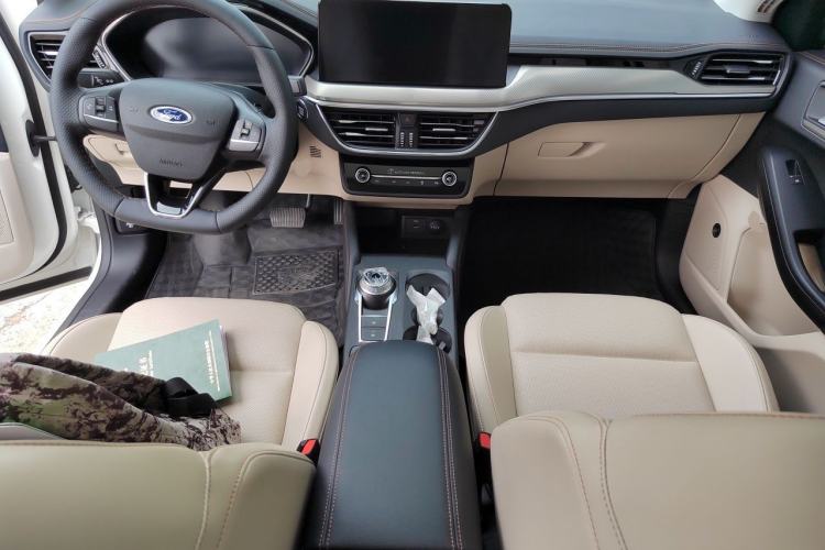Used Ford Focus 2021 Sedan EcoBoost 180 Automatic Trendy Model Center Console