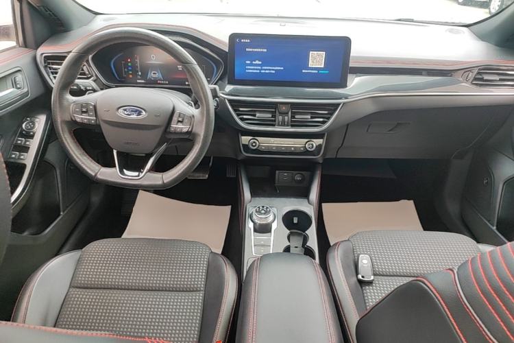 Used Ford Focus 2021 Sedan EcoBoost 180 Automatic ST Line Center Console
