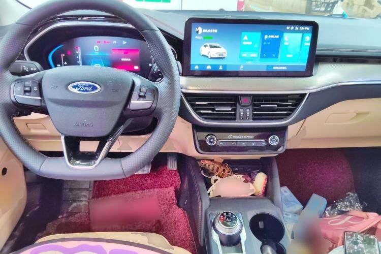 Used Ford Focus 2021 Sedan EcoBoost 180 Automatic Trendy Model Center Console