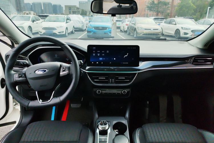 Used Ford Focus 2021 Hatchback EcoBoost 180 Automatic Titanium Edition Center Console