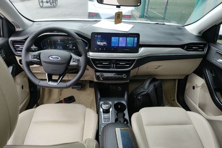 Used Ford Focus 2021 Sedan EcoBoost 180 Automatic Trendy Model Center Console